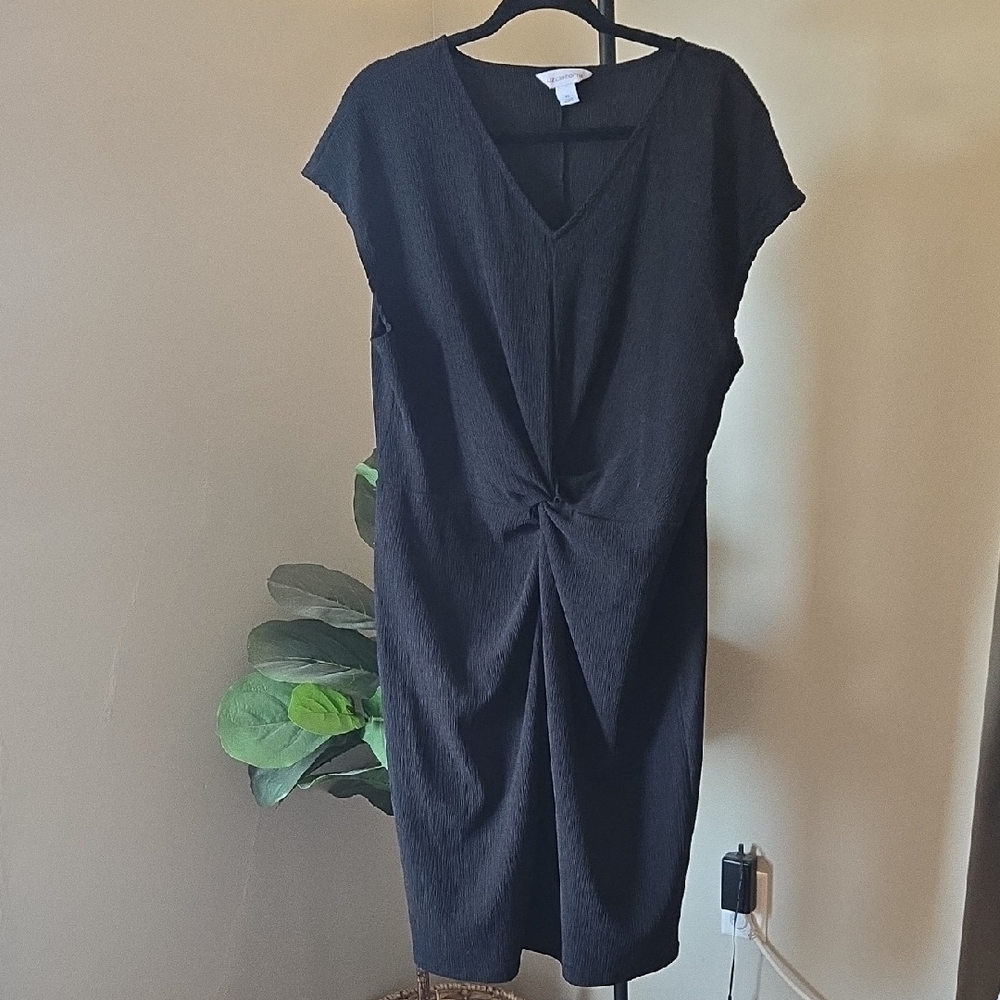 Liz Claiborne Elegant Black Flattering Ruched V Neck Midi Dress